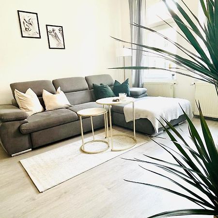Renoviertes Apartment in zentraler Lage - WLAN, Netflix, Küche und Queensize-Bett für 4 Gäste Erfurt Exterior foto