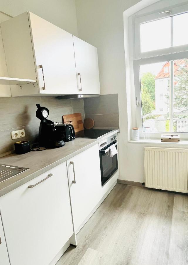 Renoviertes Apartment in zentraler Lage - WLAN, Netflix, Küche und Queensize-Bett für 4 Gäste Erfurt Exterior foto